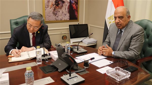 مصر-والصين-تبحثان-توطين-صناعات-الطاقة-المتجددة-وتطوير-أنظمة-تخزين-الكهرباء
